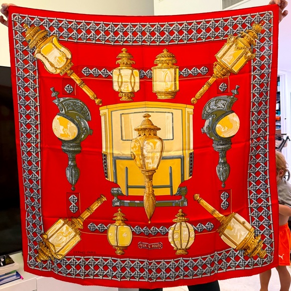 Hermes vintage scarf 33” - Picture 1 of 8